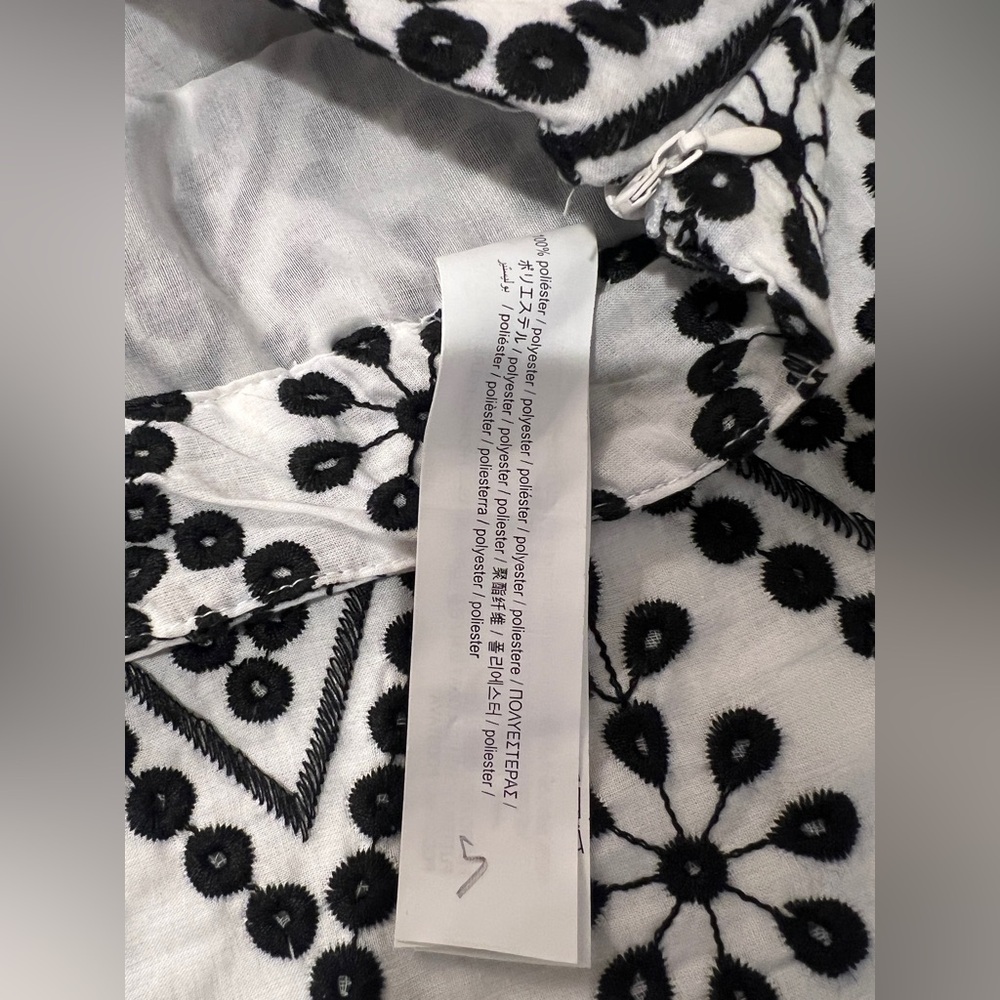 Scalop detail shorts with Contrast Embroidery from Stradivarius - Picture 10 of 12